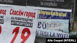 Chișinău, afișe electorale pentru referendum