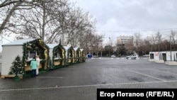 Новорічний ярмарок у Севастополі пустує. Окупований Крим. 27 грудня 2025 року