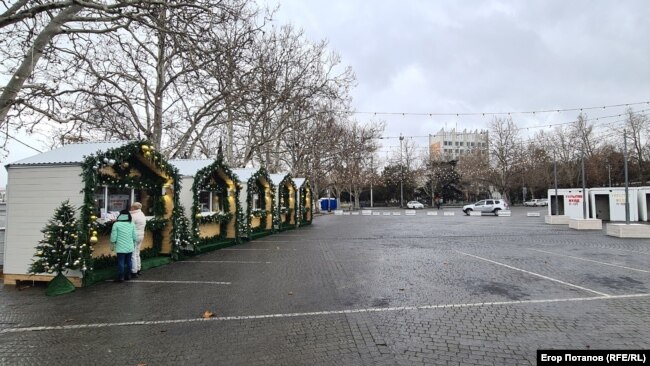 Новорічний ярмарок у Севастополі пустує. Окупований Крим. 27 грудня 2025 року