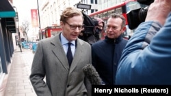 Александра Нікса відсторонили після оприлюднення розслідування телекомпанії Channel 4