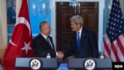 U.S. - US Secretary of State John Kerry (R) shakes hands with Turkish Minister of Foreign Affairs Mevlut Cavusoglu (L) after delivering remarks to the news media prior to a meeting at the State Department in Washington, DC, USA, 21 April 2015