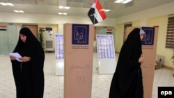 احد مراكز الاقتراع في كربلاء (من الارشيف)
