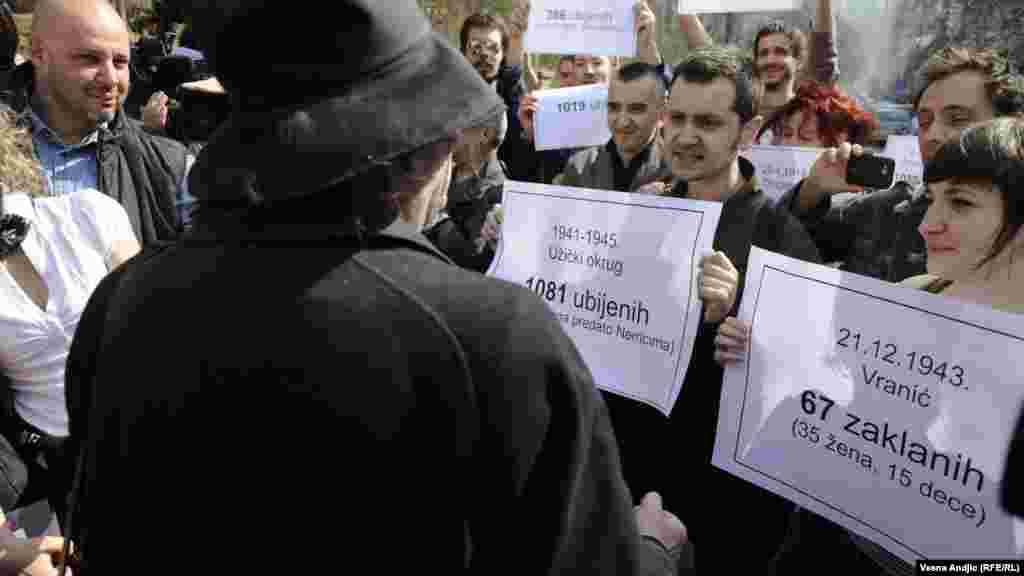 Protesti ispred Suda u Beogradu tokom sudskog procesa o rehabilitaciji Draže Mihailovića, 23. mart 2012.