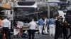 Policia dhe ekipet e shpëtimit të Izraelit në vendin e ngjarjes së një sulmi me armë zjarri ku disa persona u vranë dhe u plagosën në Jerusalem, 8 shtator 2025.