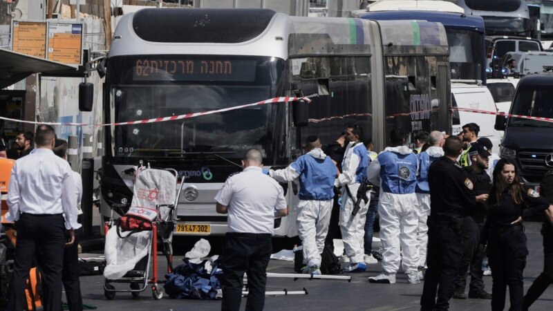 Vriten gjashtë persona në një sulm me armë në stacion autobusi në Jerusalem