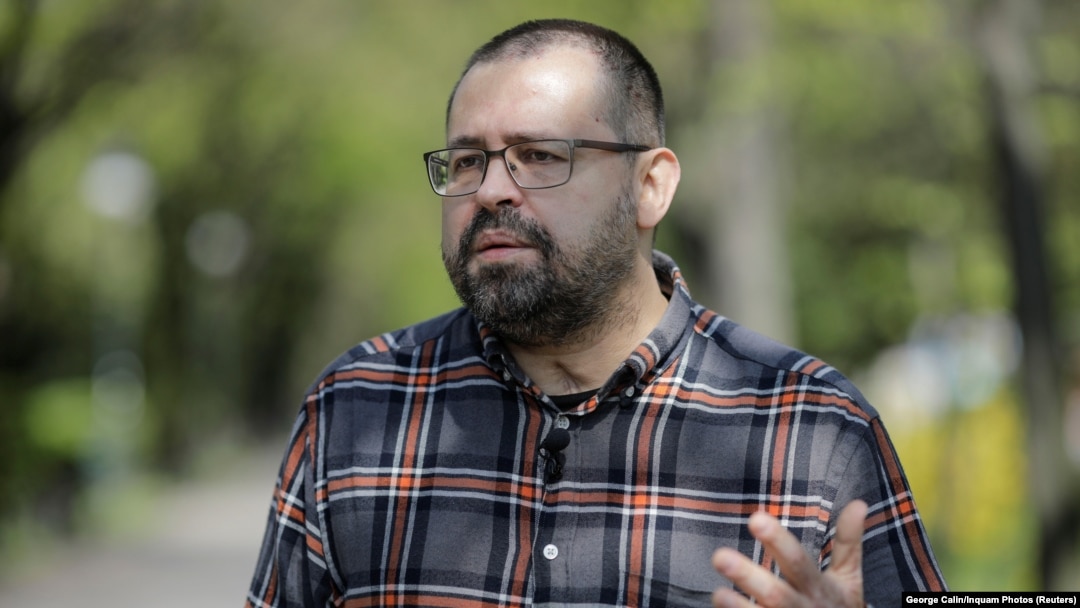 Mihai Grecea, fost consilier în Ministerul Sănătății, spune că instituția nu funcționează sub aproape niciun aspect. Dezinteresul funcționarilor publici este crunt, iar proiecte bune începute cândva de un ministru sunt abandonate imediat ce ministrul acela a părăsit instituția.