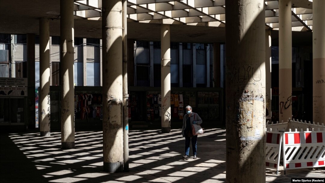 Žena sa zaštitnom maskom u centru Beograda, 5. maj 2020.