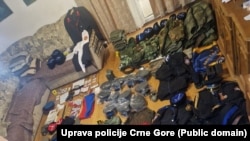 Dio zaplijenjene opreme prilikom pretresa