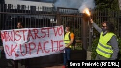 Stočari za svojevrsnu agoniju zbog vojnog poligona na Sinjajevini direktno odgovornim smatraju odlazećeg ministra odbrane Predraga Boškovića