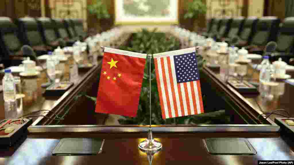 САД - Зголемување на царините за 25 проценти на 200 милијарди долари вредни стоки од Кина стапи во сила во САД. Кина предупреди дека ќе ги преземе неопходните контрамерки.