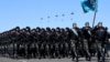Казахстанские военные на параде в Жамбылской области в День защитника Отечества.