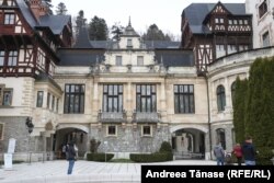 Castelul Peleș, o construcție în stil chalet elvețian ridicată în vremea Regelui Carol I între 1875 și 1914.