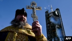 Священник РПЦ на космодроме Байконур, март 2016 года