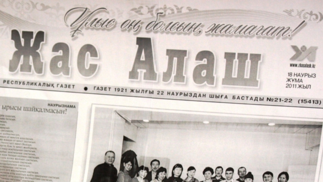 Үлкен өлшемді әйелдердің үйдегі фотосессиясы