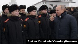 Русия президенты Владимир Путин Суворов училищесы курсантлары белән очраша. Петербур. 7 гыйнвар, 2017