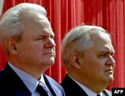 Slobodan Milošević i Milan Milutinović, tadašnji predsednici Jugoslavije i Srbije, na Đerdapu, tokom izborne kampanje septembra 2000. godine.