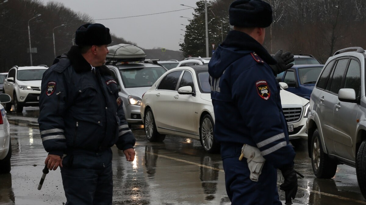 В Тюменской области сотрудники ГИБДД избили водителя и двух пассажирок