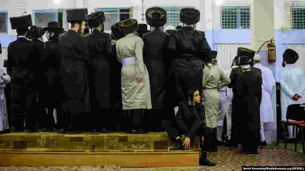 Shabbat - a day when the Torah ascribes to Jews refrain from any work. They can walk, read scriptures, to communicate with people only. Shabbat is observed from a few minutes before sunset on Friday evening until the appearance of three stars in the sky on Saturday night