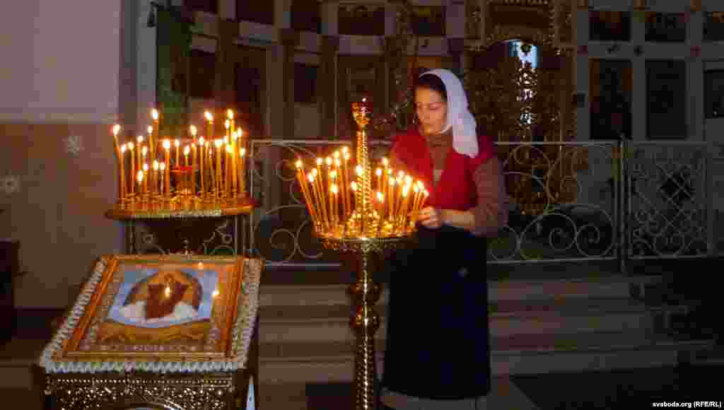 Belarus - Crăciunul la biserica Sofiei Slutskaya, din Minsk, 7 ianuarie 2013