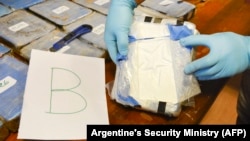 Policia në Argjentinë gjatë operacionit të drogës së gjetur në ambasadën ruse në Buenos Aires, foto nga arkivi