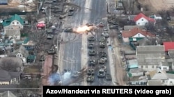 Уничтожение колонны российских танков в Броварах под Киевом. Фото обнародовано 10 марта 2022 года