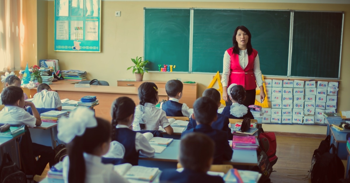 Трусики жоқ мұғалімнің суреті Трусики жоқ мұғалімнің суреті