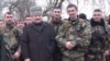 Ахмат Кадыров (в центре) с бойцами, перешедшими на сторону федеральных войск во время войны в Чечне. Справа от Кадырова нынешний председатель правительства республики Магомед Даудов.