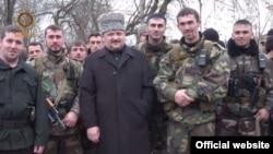 Ахмат Кадыров с бойцами, перешедшими на сторону России в войне с Ичкерией