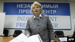 Lilia Şibanova, perzentând "Harta fraudelor electorale" după alegerile parlamentare din noiembrie 2011 din Rusia