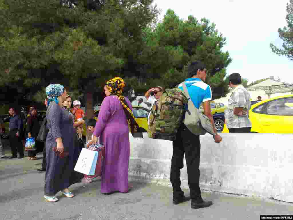 Paýtagtyň töwereklerine indi döwlet taksileri gatnaýar