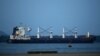 نمایی از کشتی ایرانی «باوند» که در بندر پاراناگوا برزیل معطل سوخت‌گیری است.