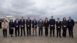 Замминистра экономики Тамар Иоселиани (пятая справа) представила проект глубоководного порта Анаклия представителю Бюро по делам Европы и Евразии Госдепартамента США Питеру Андреоли.