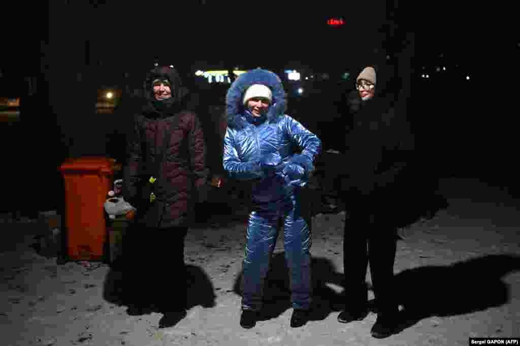 Містяни танцювали та готували їжу на вогні