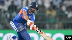 د هند لوبغاړی ایشان کیشن د لوبې پرمهال