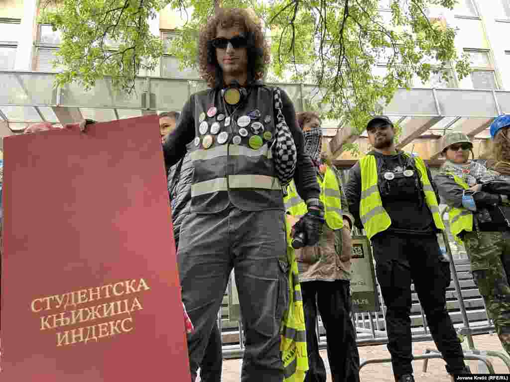 Tokom vikenda studenti i aktivisti smenjivali su se tokom vikenda u blokadi. (19. maj 2025.)