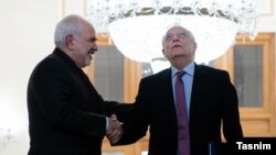 جوزپ بورل (راست) مسئول سیاست خارجی اتحادیه اروپا در دیدار با محمدجواد ظریف، وزیر خارجه ایران