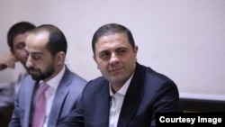 რომეო მიქაუტაძე დააკავეს სამსახურებრივი უფლებამოსილების ბოროტად გამოყენებისა და მილიონობით ლარის უკანონო შემოსავლების ლეგალიზაციის ბრალდებით.