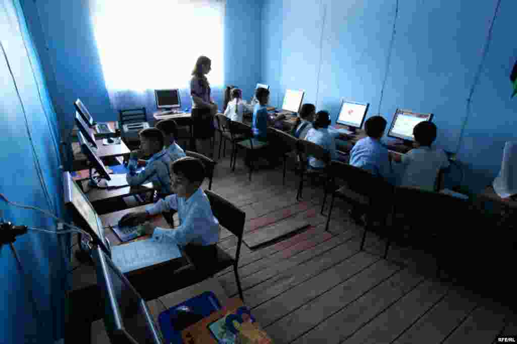 Ucqarlarda bəzi məktəblər #16