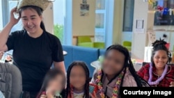 Элнура кризистик борбордо бир жылдай жашаган.