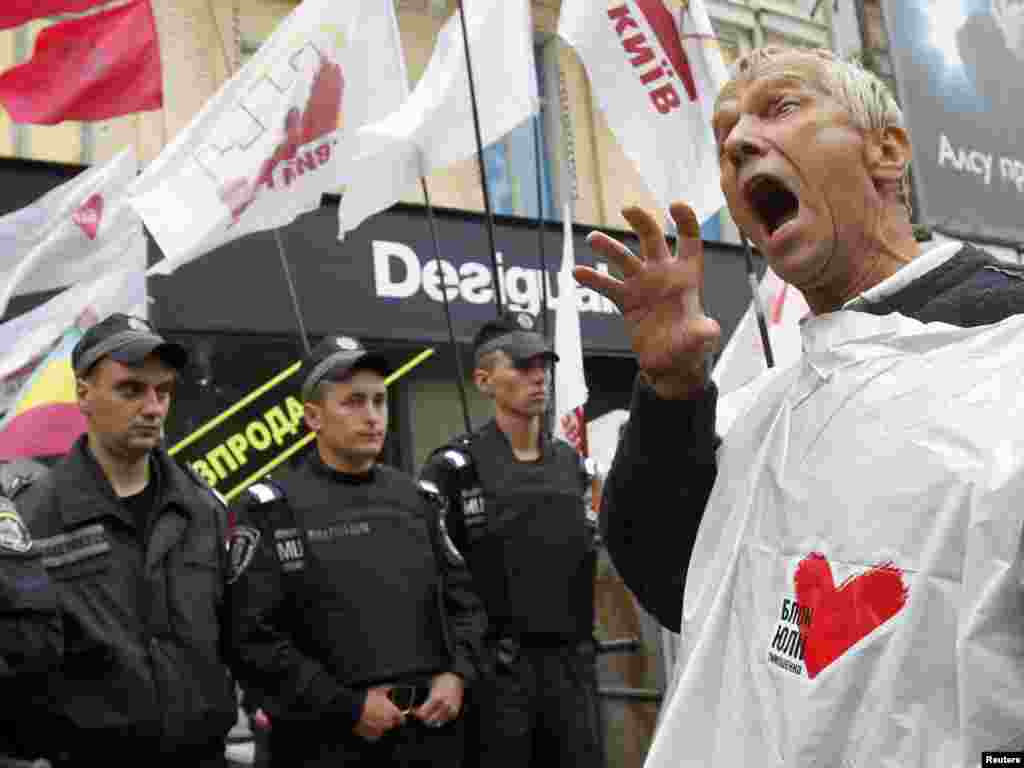 A Tymoshenko supporter shouts slogans outside the court in Kyiv on August 10. Photo by Gleb Garanich for Reuters