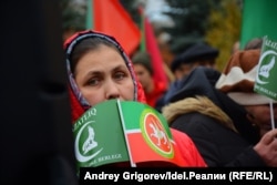 A Tatar woman is seen on Memorial Day in Kazan to honor the memory of those who died during the capture of the city by the troops of Tsar Ivan the Terrible in 1552.