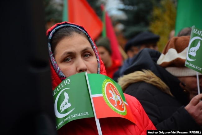 A Tatar woman is seen on Memorial Day in Kazan to honor the memory of those who died during the capture of the city by the troops of Tsar Ivan the Terrible in 1552.