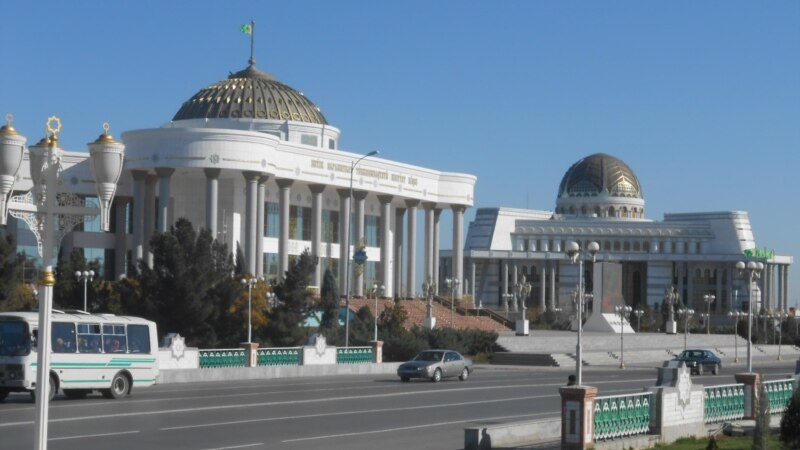 Türkmenistanda hojalyk hyzmatlary üçin bergidarlara dokument bermekden ýüz öwürýärler