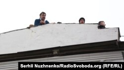 Михаил Саакашвили на крыше дома, где он живет, в Киеве