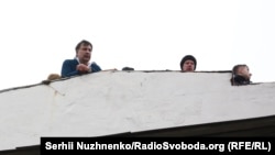 Михаил Саакашвили на крыше дома, где он живет, в Киеве