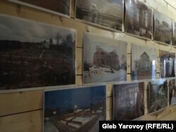 История строительства Дома карельского языка на его стенах