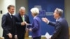 Balról: Emmanuel Macron francia elnök, Orbán Viktor miniszterelnök, Ursula von der Leyen, az Európai Bizottság elnöke és Xavier Bettel luxemburgi miniszterelnök Brüsszelben 2023. június 30-án