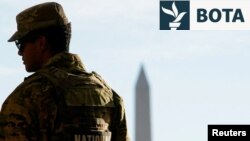 Një pjesëtar i Gardës Kombëtare amerikane pas të shtënave në Uashington. 