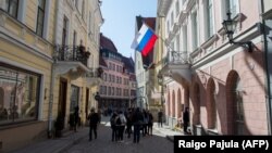 Ministarstvo je navelo da je taj potez odgovor na nove estonske korake da "radikalno smanji veličinu ruske ambasade u Talinu" (na slici).