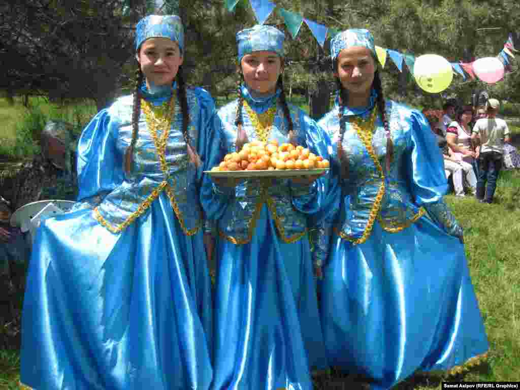 Майрамды Казань филармониясынан келген ырчы-чоорчулар коштоду.